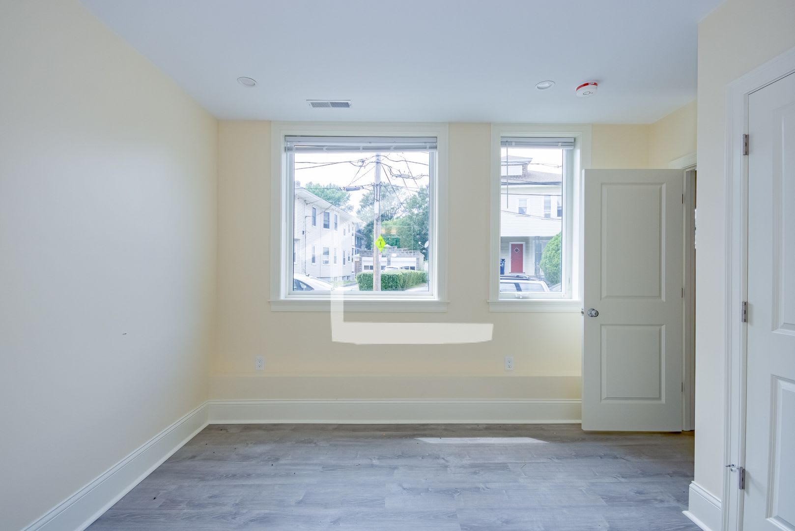 Charming 4 Bedroom-No Broker Fee – photo 1