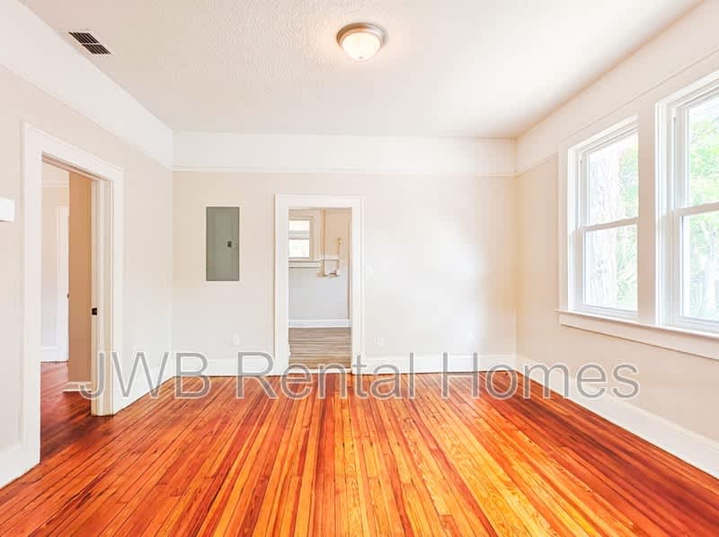 947 Kenmore St – photo 4