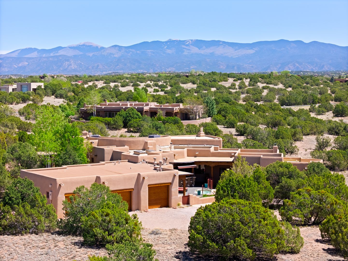 Pueblo Style Retreat In Las Campanas – photo 1