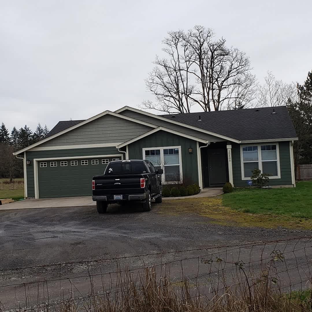 Stunning four-bedroom one level home with a spacious lot! – photo 1
