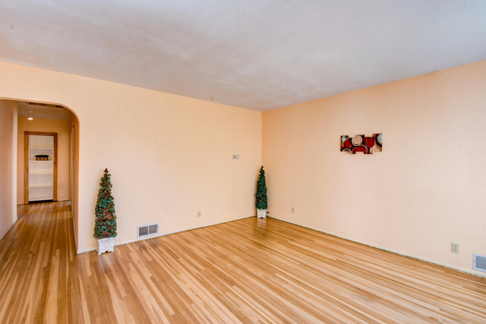 UPTOWN 3 Bedroom 2 bath with Garage – photo 3