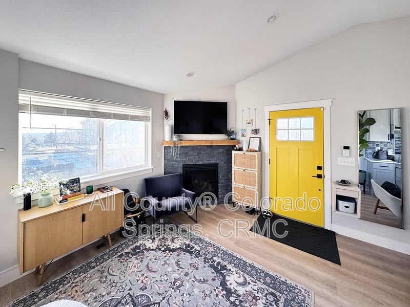 824 S Logan Avenue – photo 5