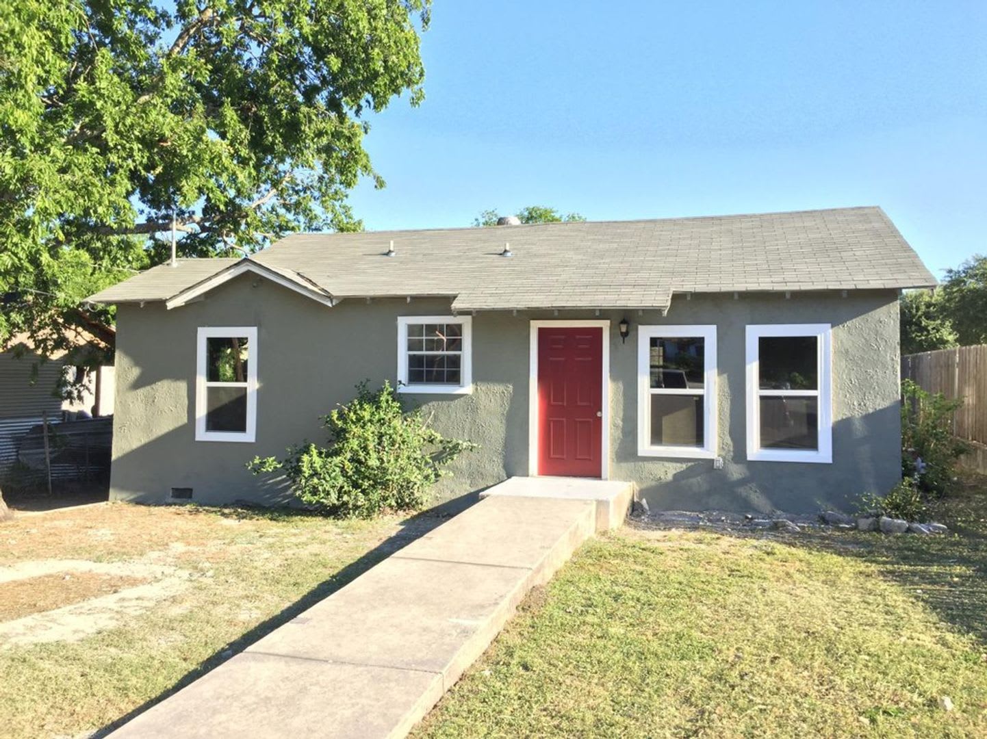Cozy Home in Harvard Place/ Eastlawn – photo 1