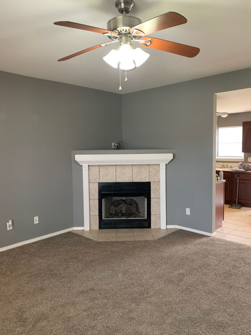 Getting Ready For You Beautiful Bentonville Home With Spacious Backyard 2 Car Garage – photo 3