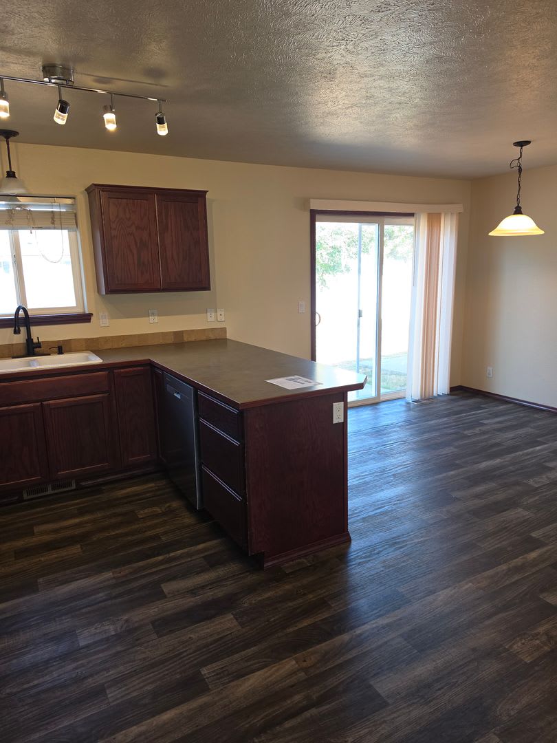 Lovely 3 Bedroom 2 5 Bath Post Falls Home – photo 4