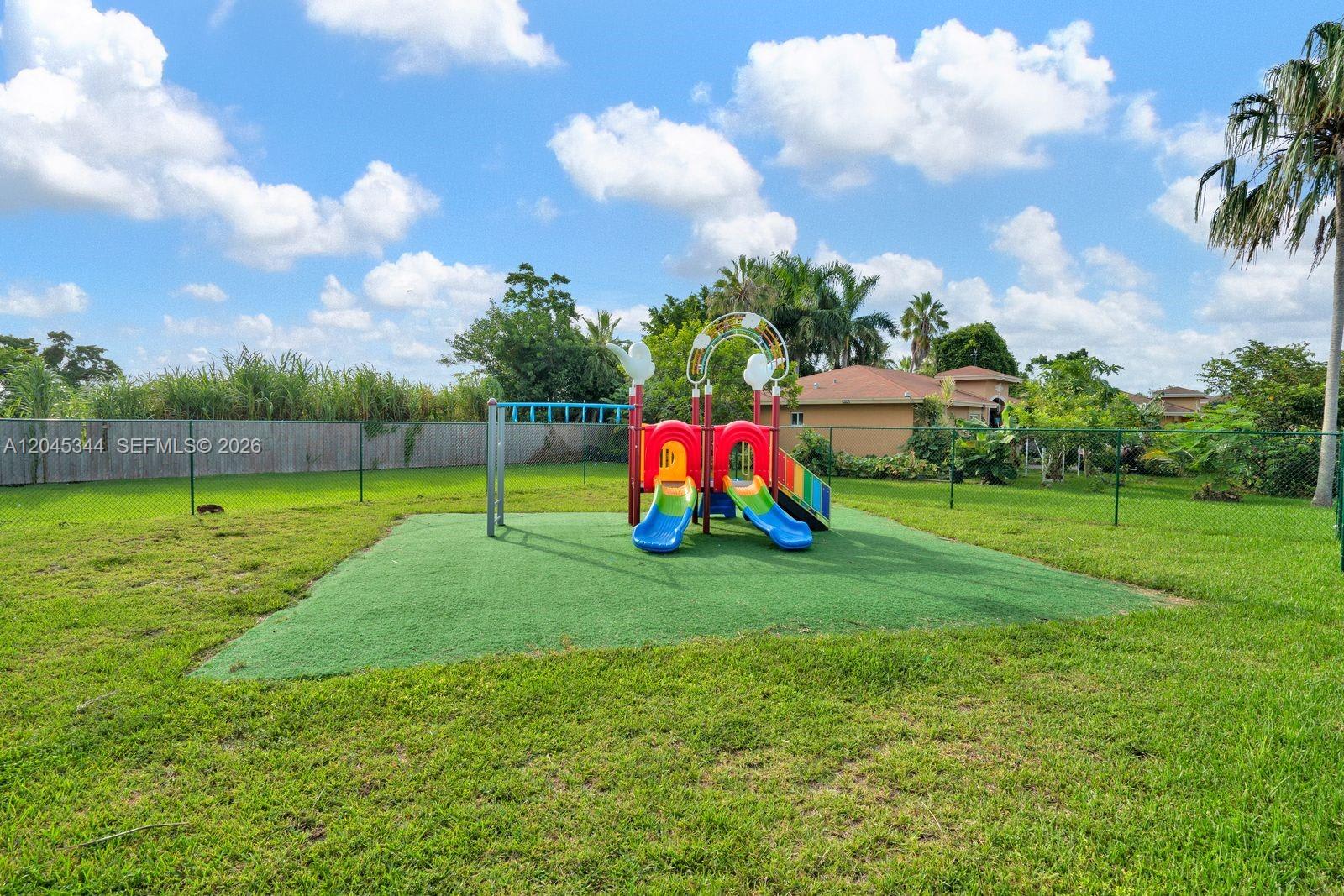 768 Southwest 9th Street – photo 4