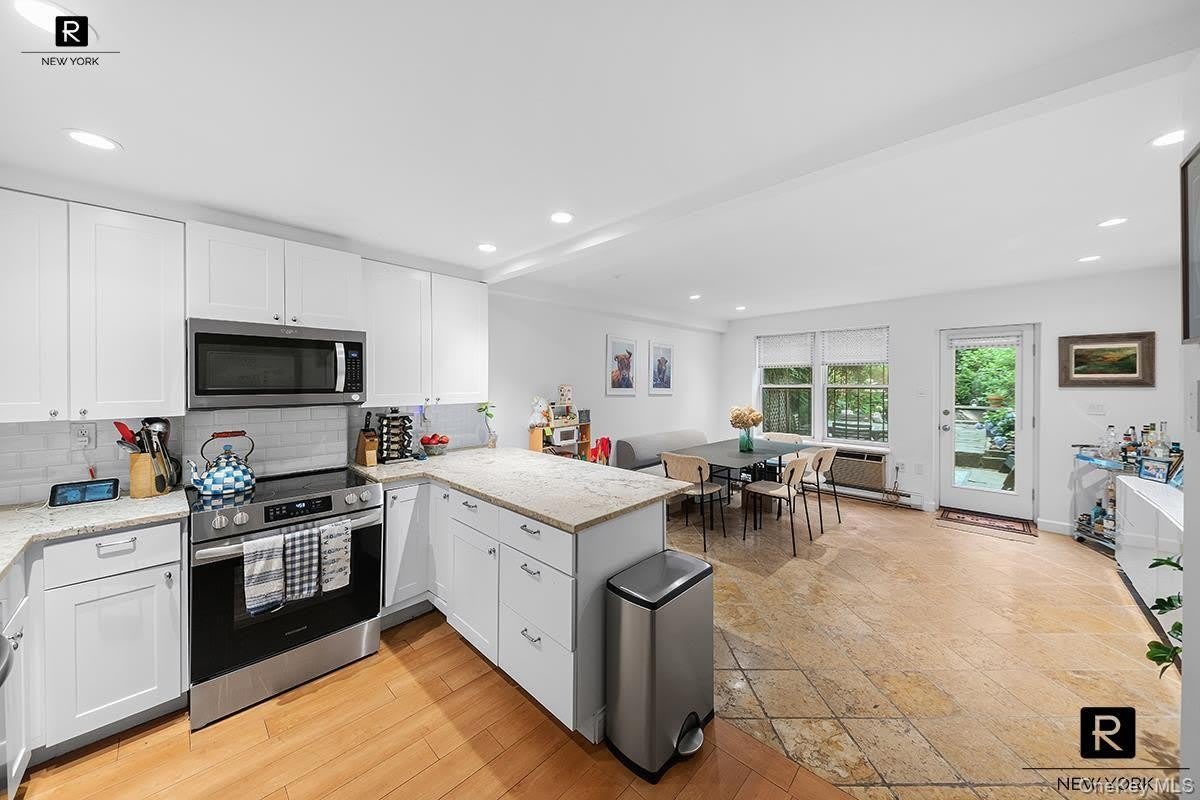 487 W 22nd Street – photo 4
