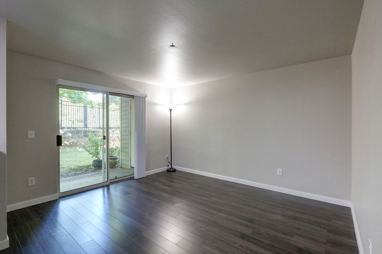 Ground Floor 1 Bedroom Featuring Newcastle Convenience – photo 4