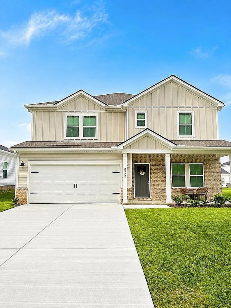 Spacious 4BR House in Clarksville – photo 1