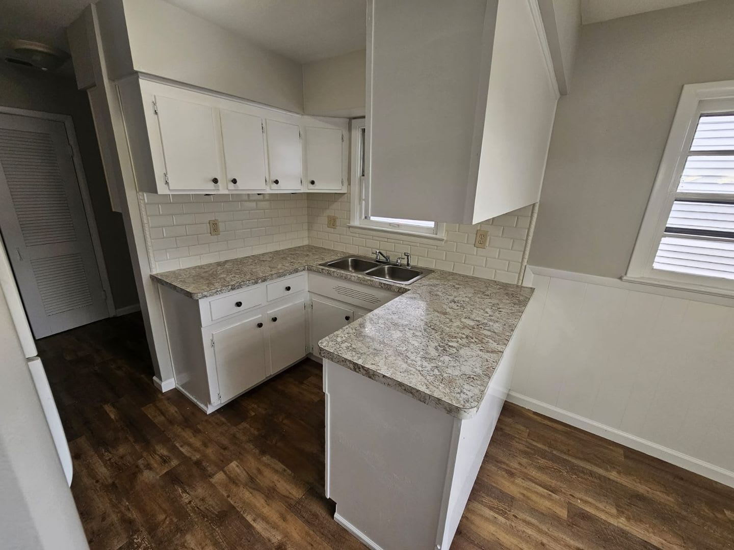 Comfortable 3-Bedroom Ranch with Garage and Private Yard – photo 5