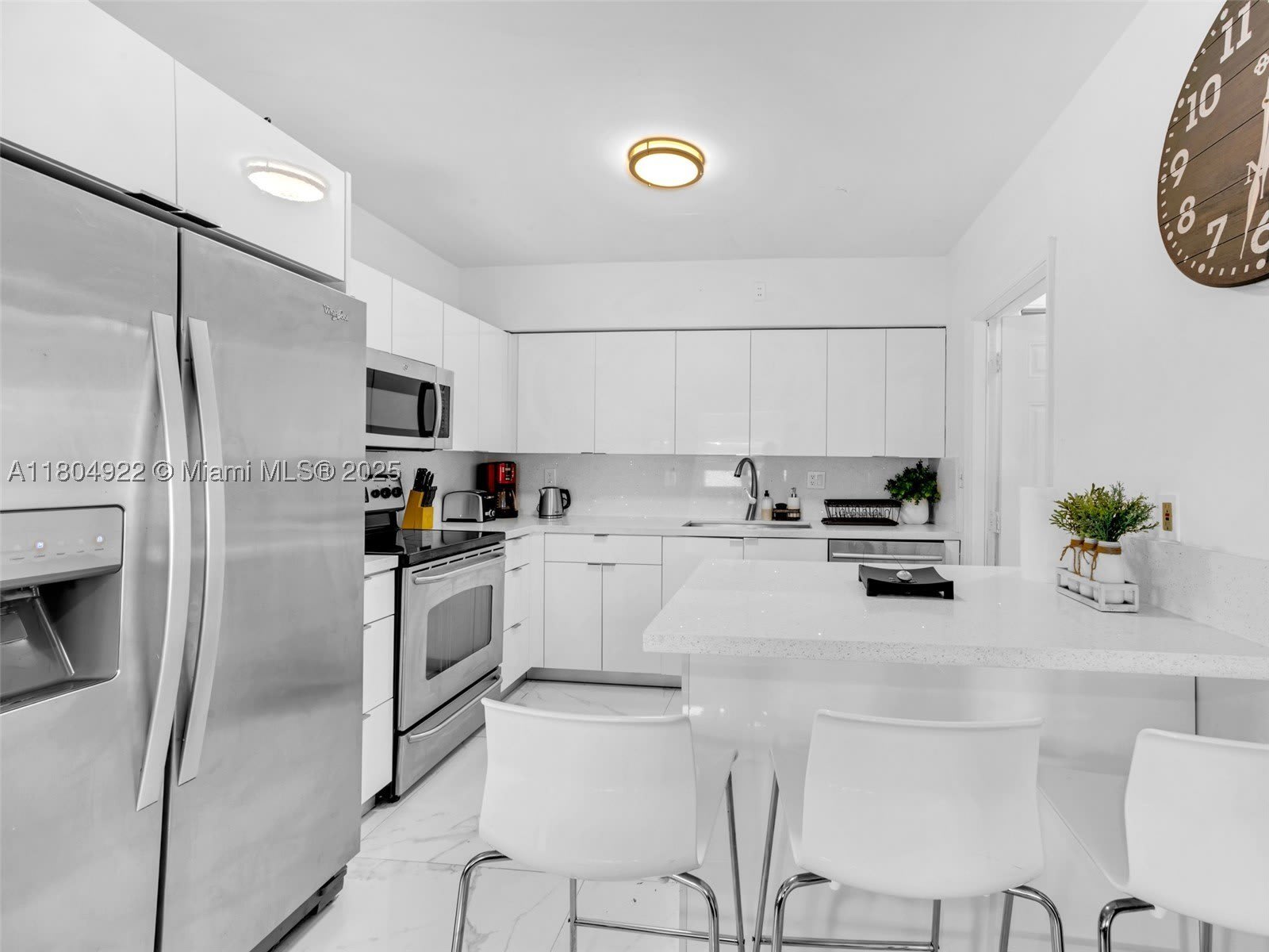 421 W Pembroke Rd – photo 4