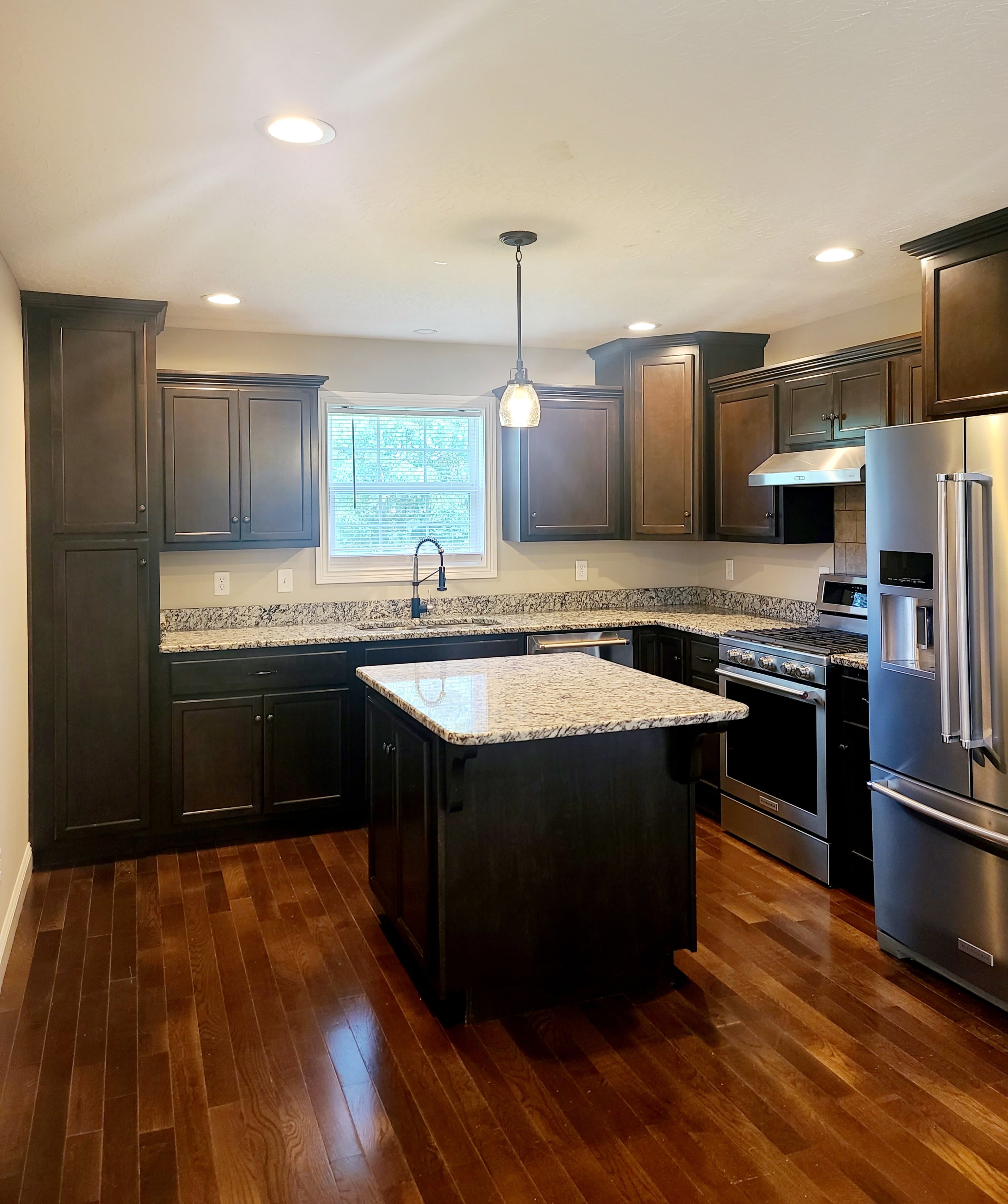 738 Hedge St – photo 3