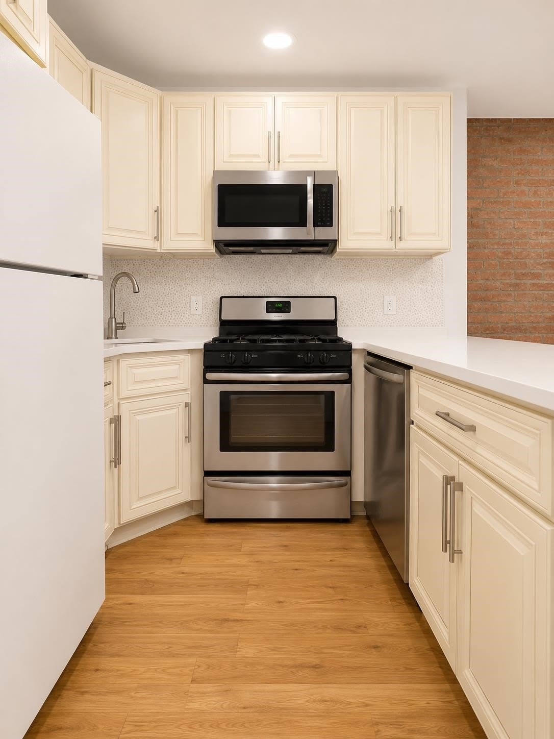 130 MONTICELLO AVE – photo 2