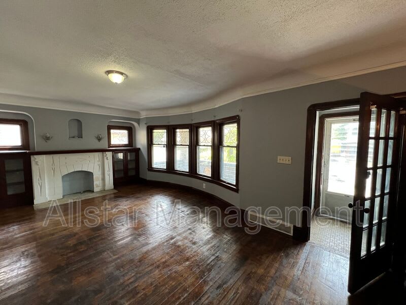 3257 E 139th Street – photo 3