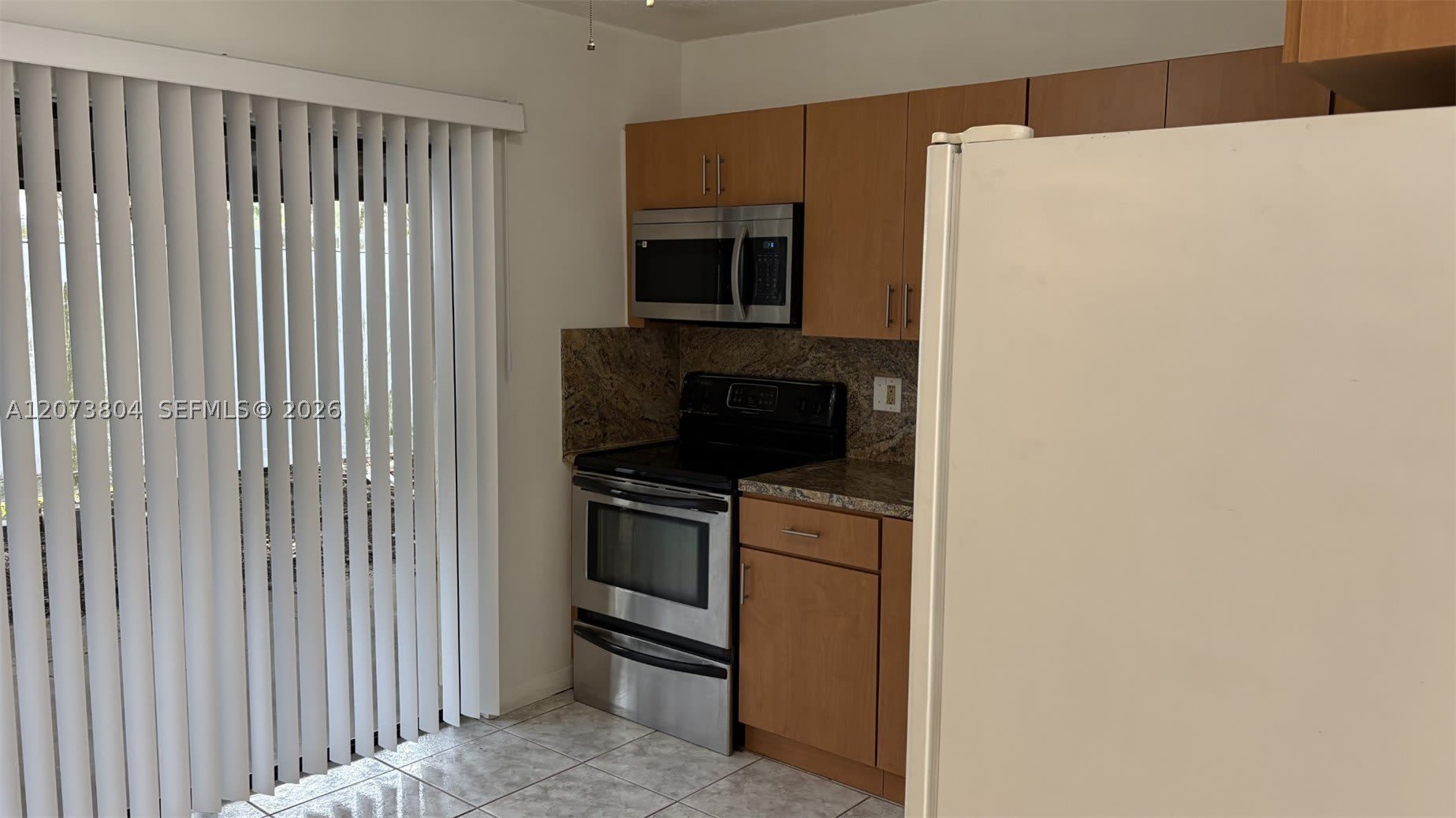 408 NE 18th Ave – photo 3