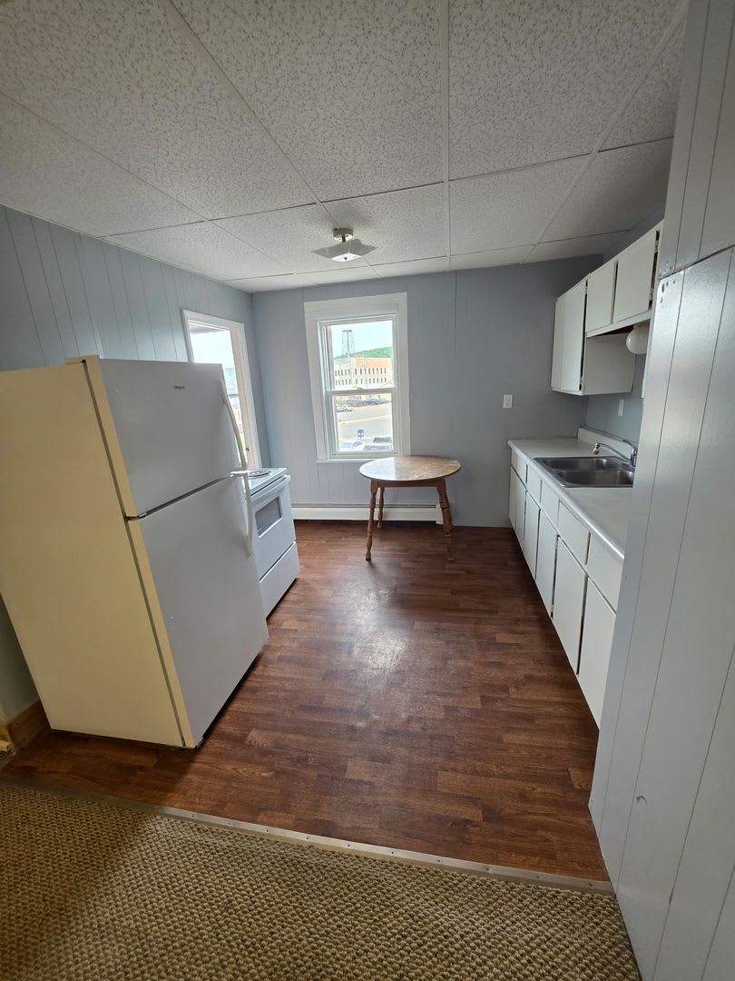 110 E Canda St Apartments – photo 2