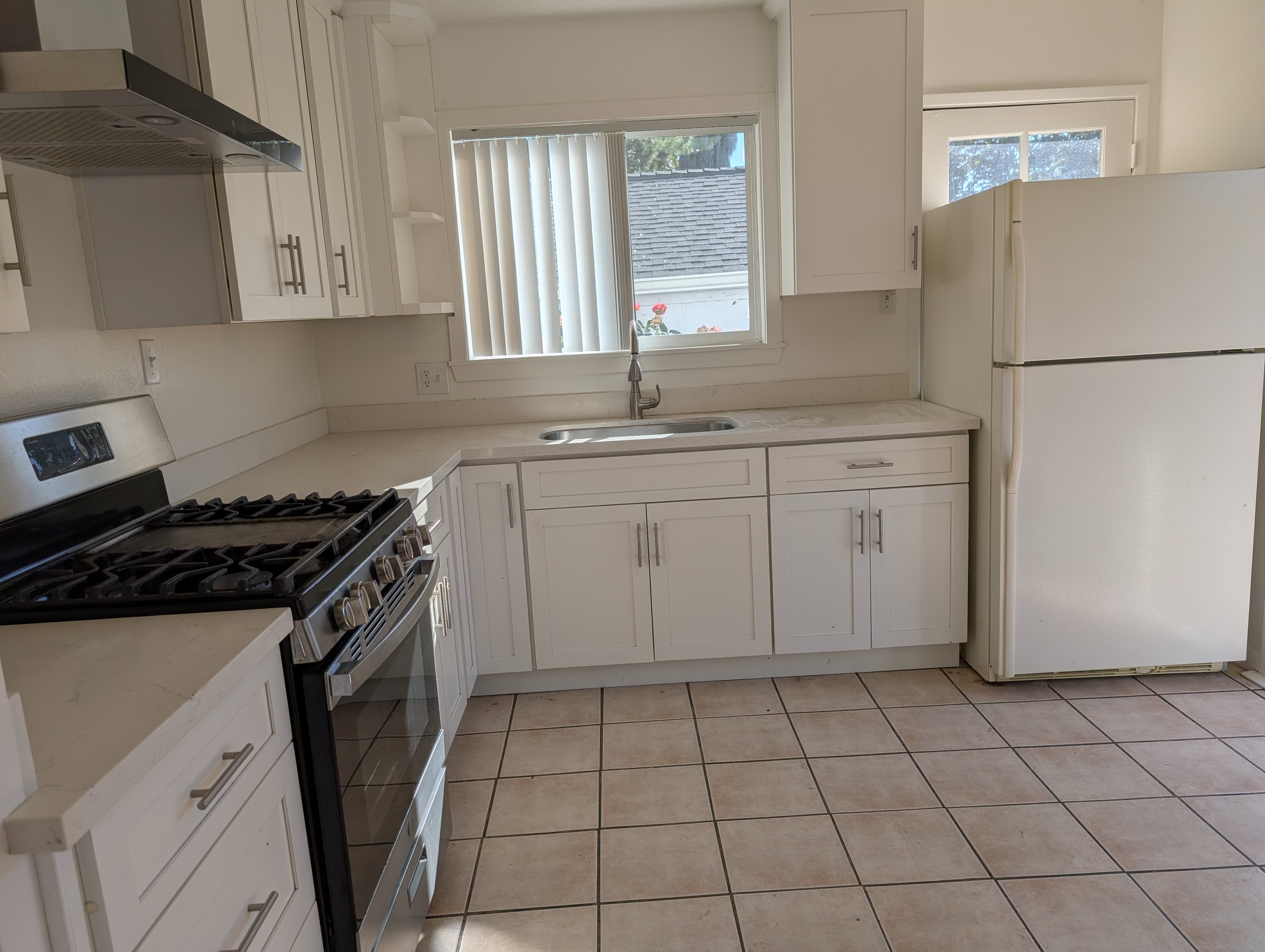 411 S E St – photo 1