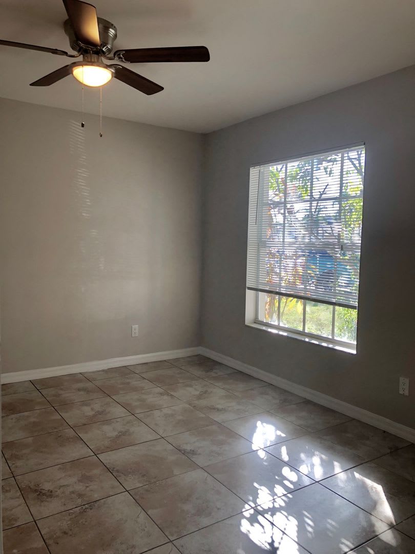 Experience this Large Cape Coral 3 bedroom 2 bath duplex with 1 car garage and screened in lanai. – photo 4