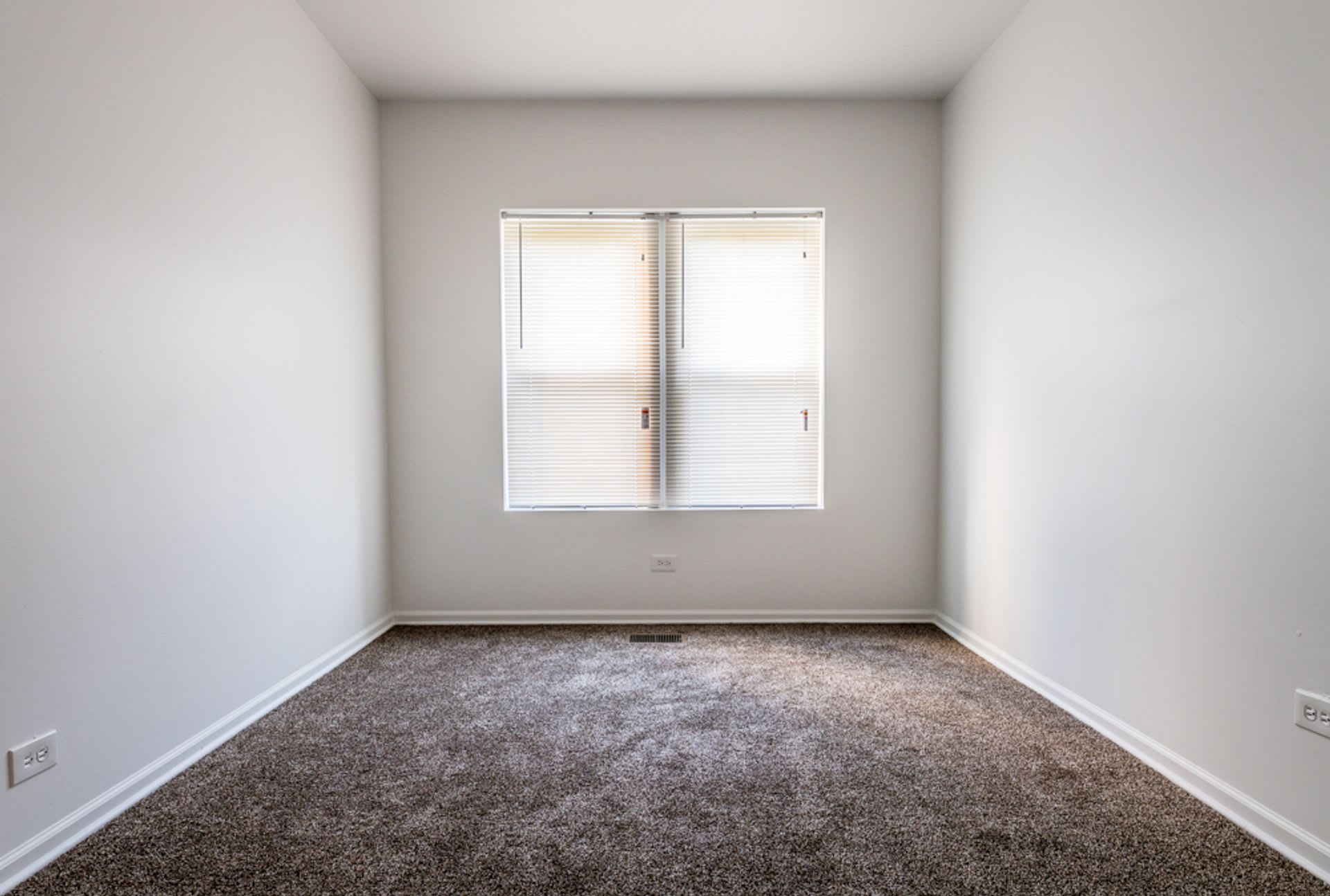 738 S Oakley Boulevard – photo 5
