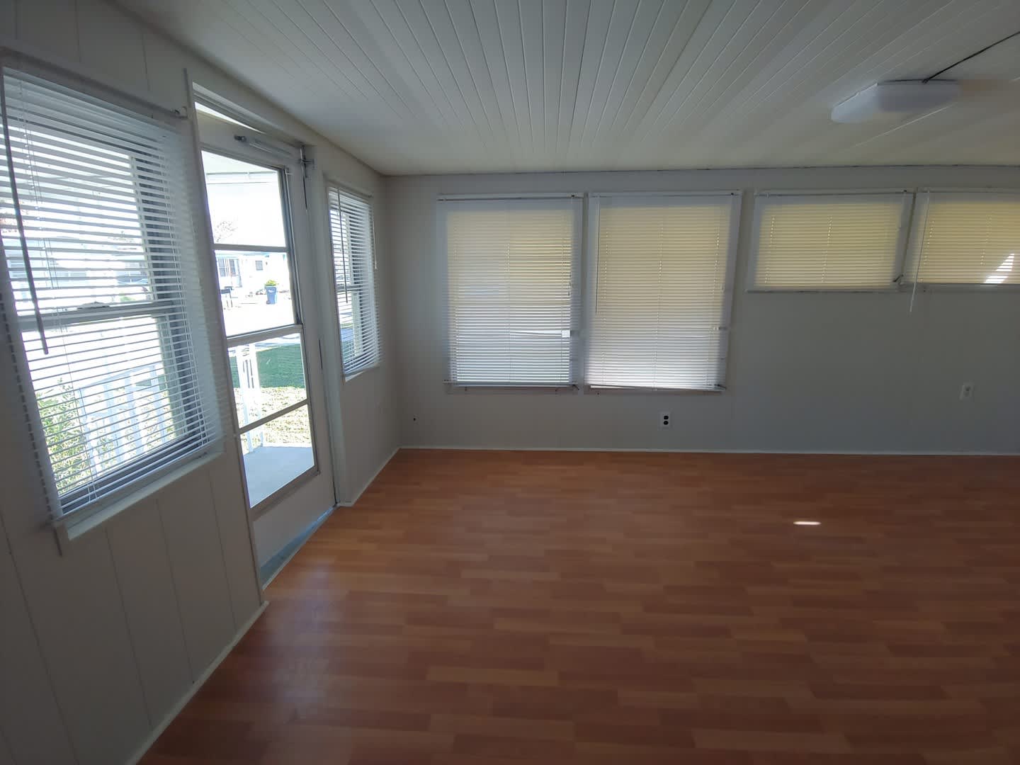 Affordable 3 bed/ 2 bath Mobile Home Available NOW! – photo 3