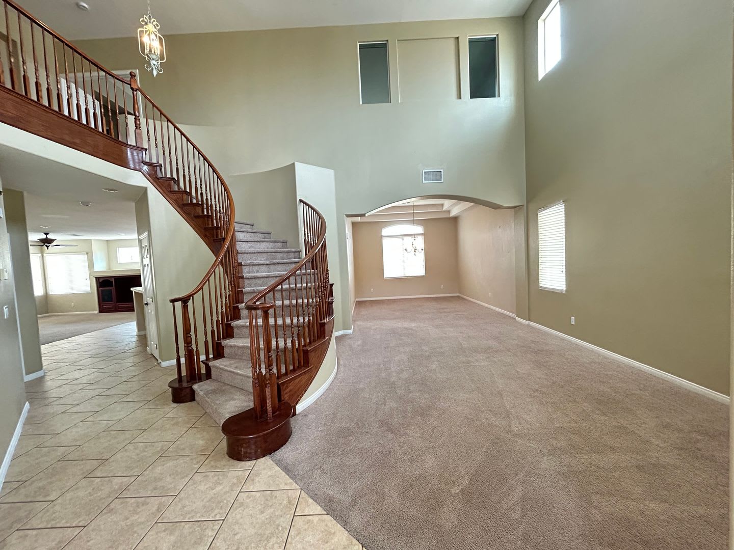 Gated Home 4-Bedrooms 4-Bathrooms – photo 2