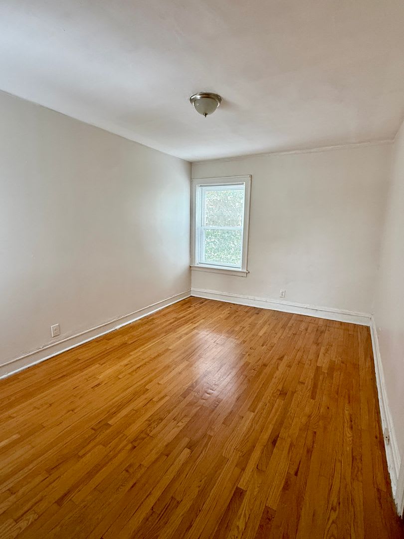 Large 3 bedroom in Greater Grand Crossing – photo 3