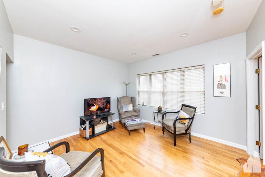 3906 West Belmont Ave – photo 3