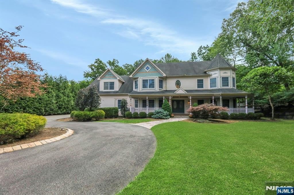 765 Colonial Road – photo 4