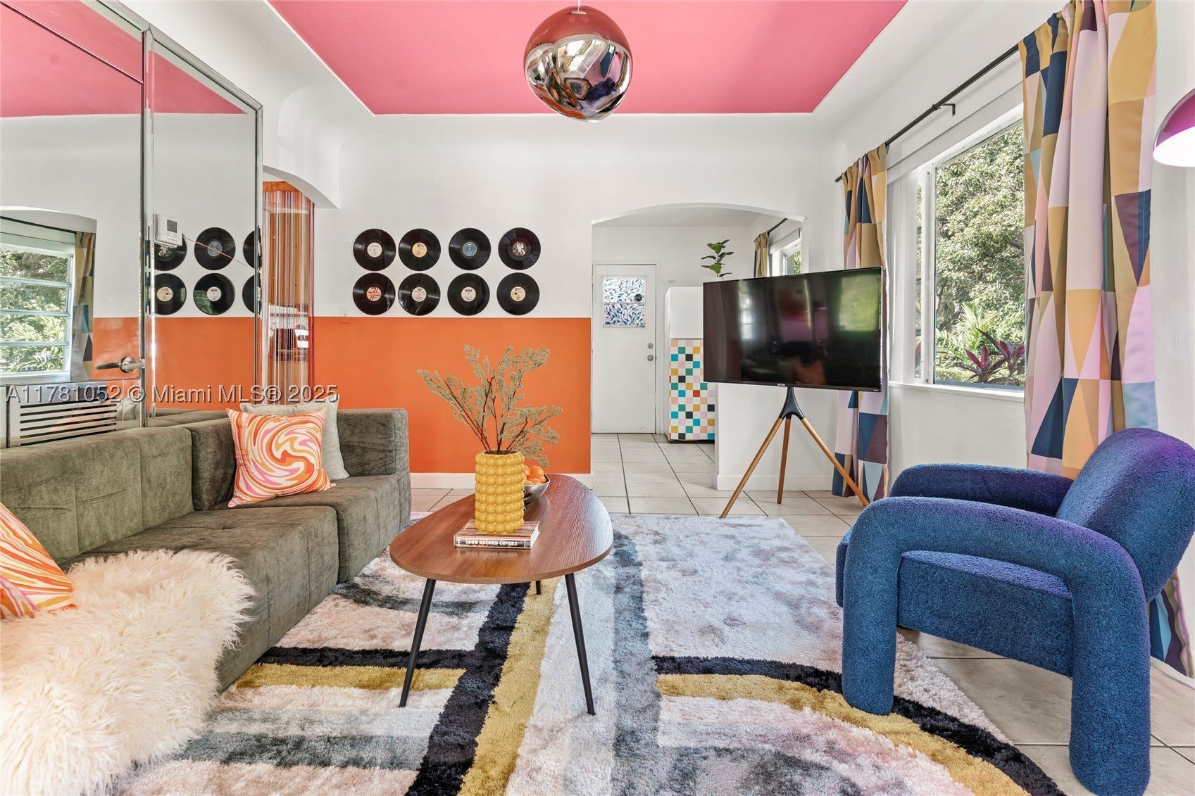 260 NE 45th St – photo 2
