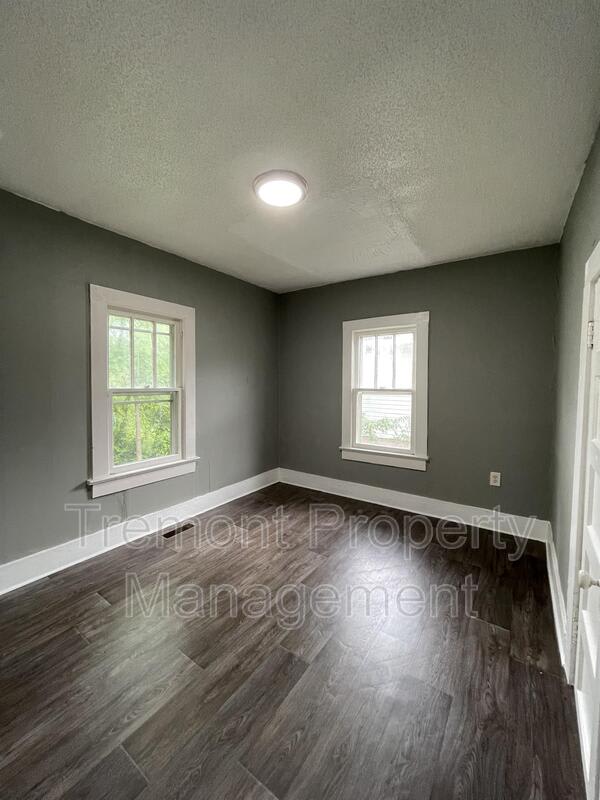2702 Woodside Street – photo 4