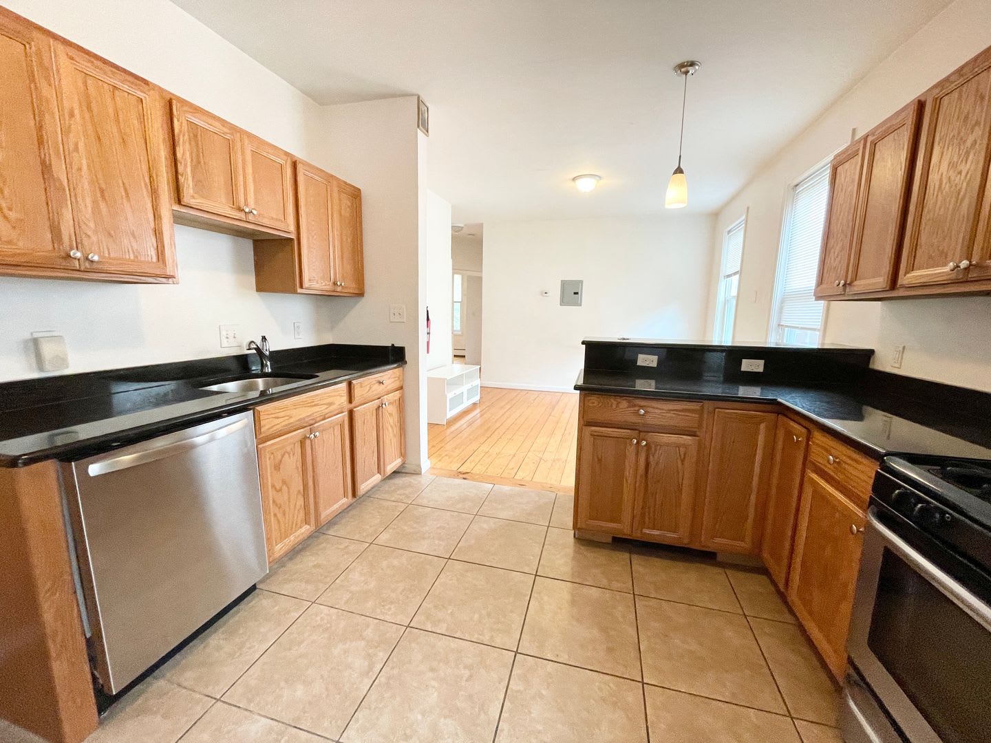 Beautiful 4-Bed on Delle Ave — Newly Renovated – photo 1