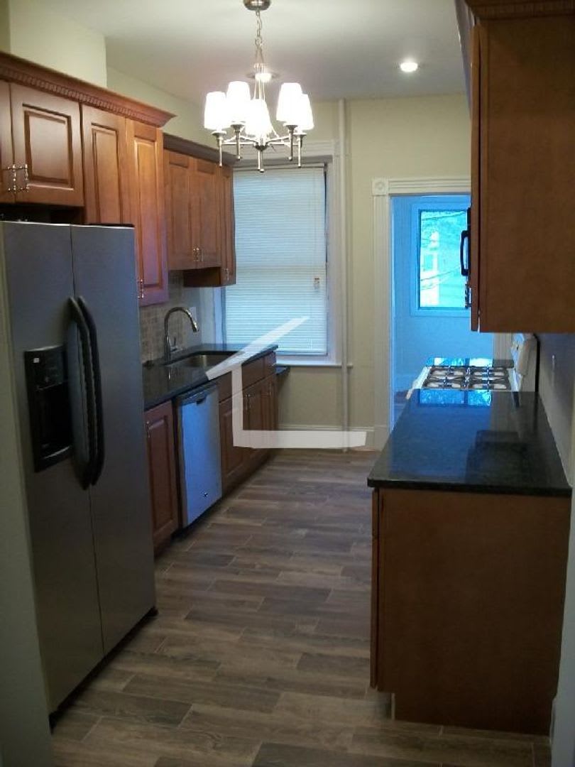 Modern Big Bed with Laundry in Unit near BU! Perfect Location! Ht + HW Inc – photo 1