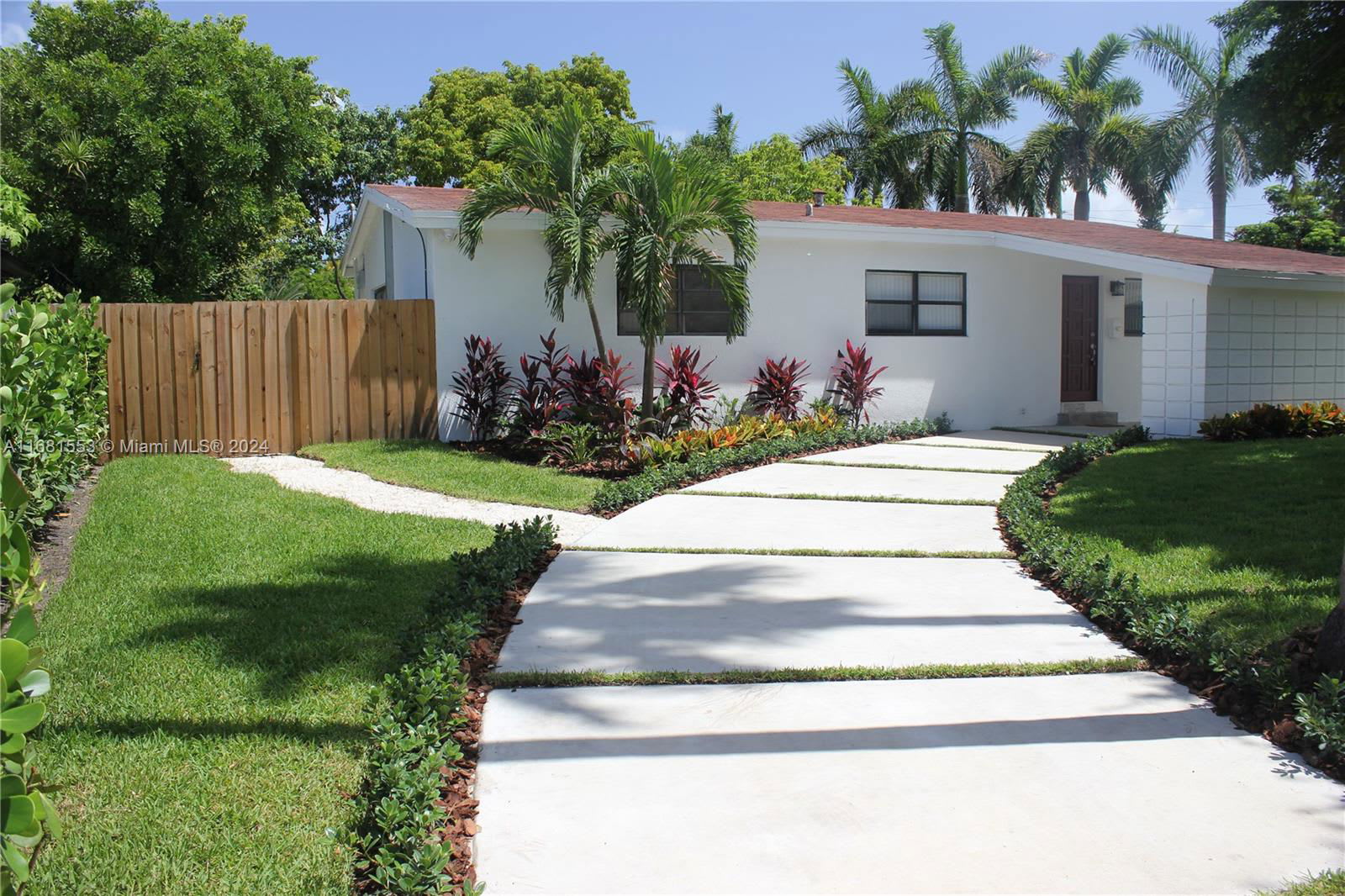 1420 Biarritz Drive – photo 3