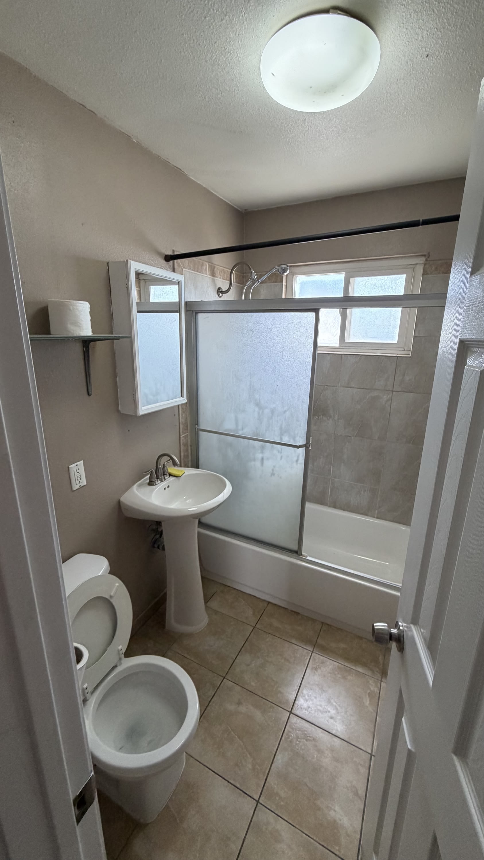6201 6205 Bromley Ave 2 – photo 5