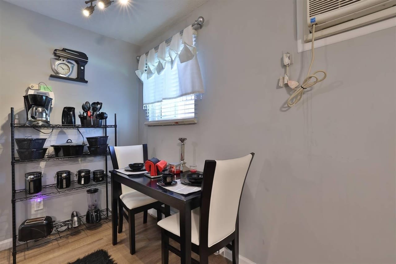 5453 Camelot Dr – photo 4