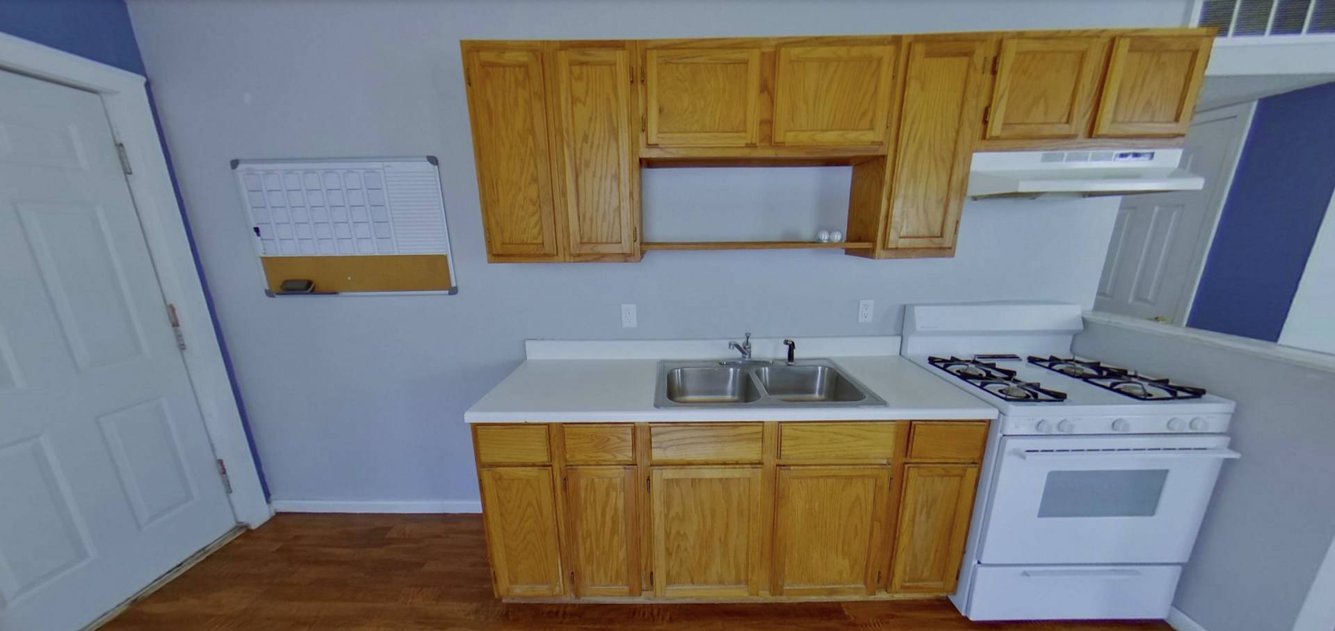 Updated Duplex + Washer &amp; Dryer + Off-Street Parking! Available November 3rd! – photo 4