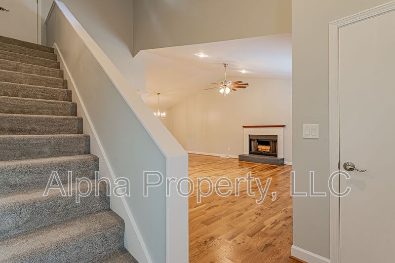 108 Duquesne Dr – photo 3
