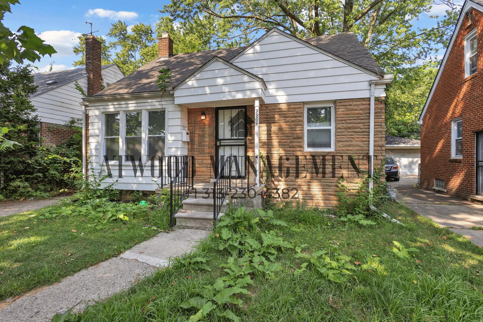 This beautifully updated 3-bedroom, 1-bath single-family home is ready for move-in! – photo 1