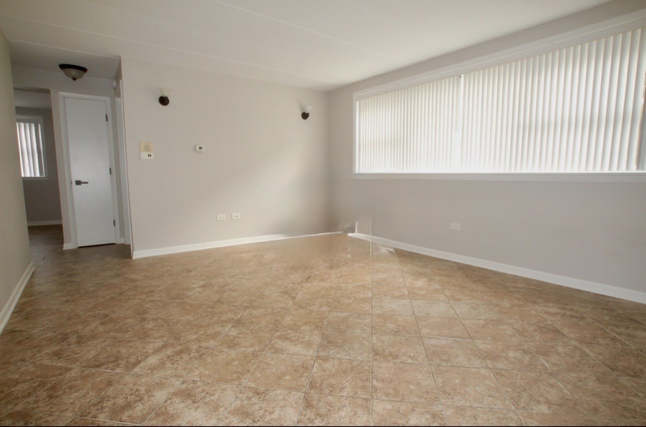 10931 S LLOYD Drive – photo 2