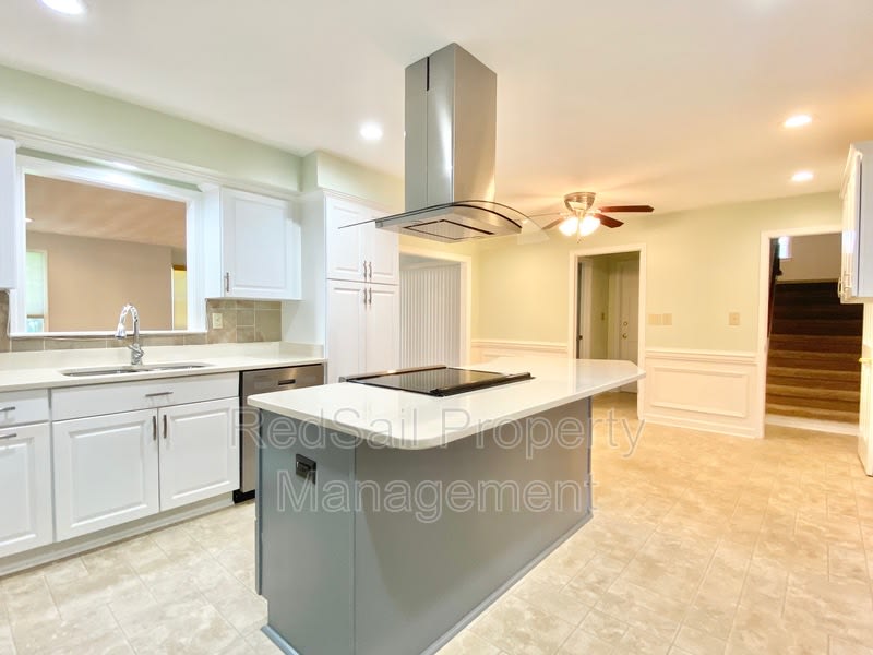 565 Sterling Rd – photo 5