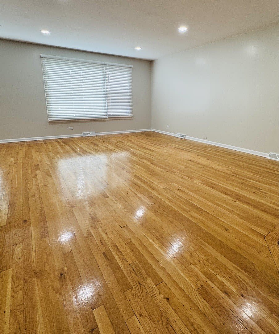 7011 N Hamlin Avenue – photo 4