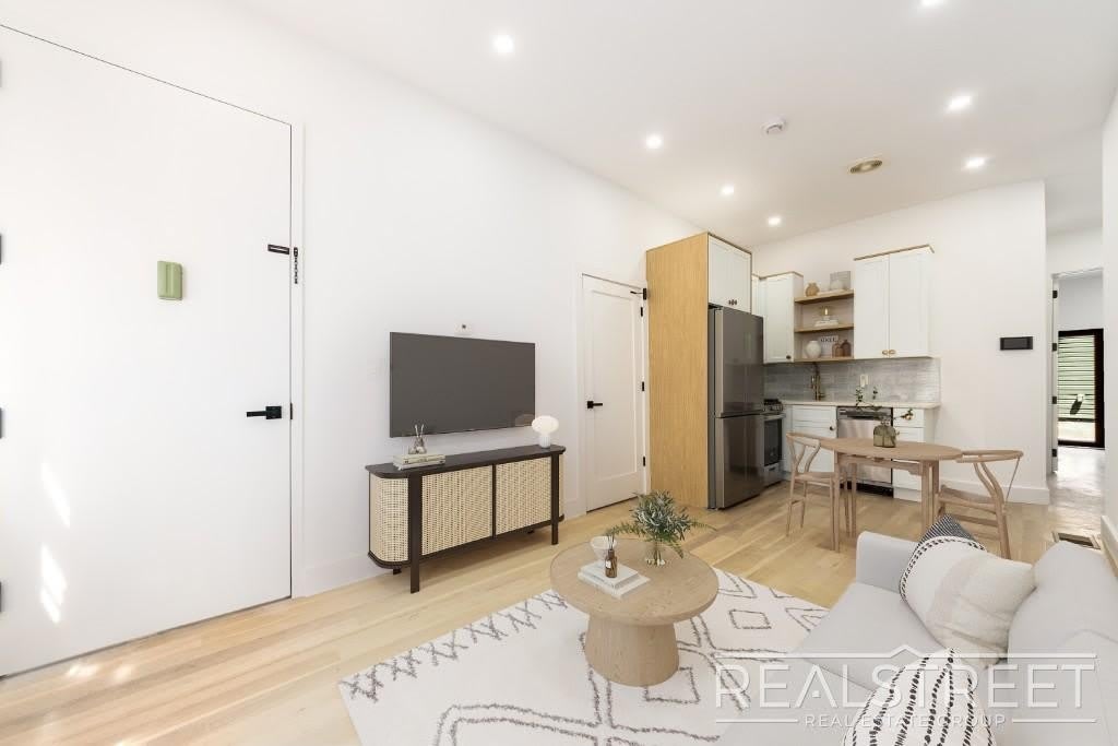 422 Humboldt Street – photo 2