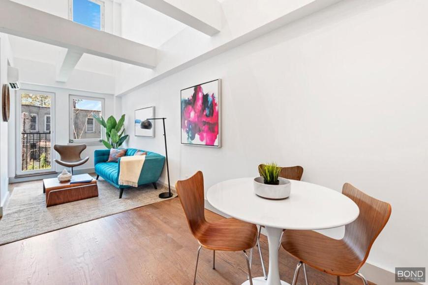 896 New York Avenue – photo 1