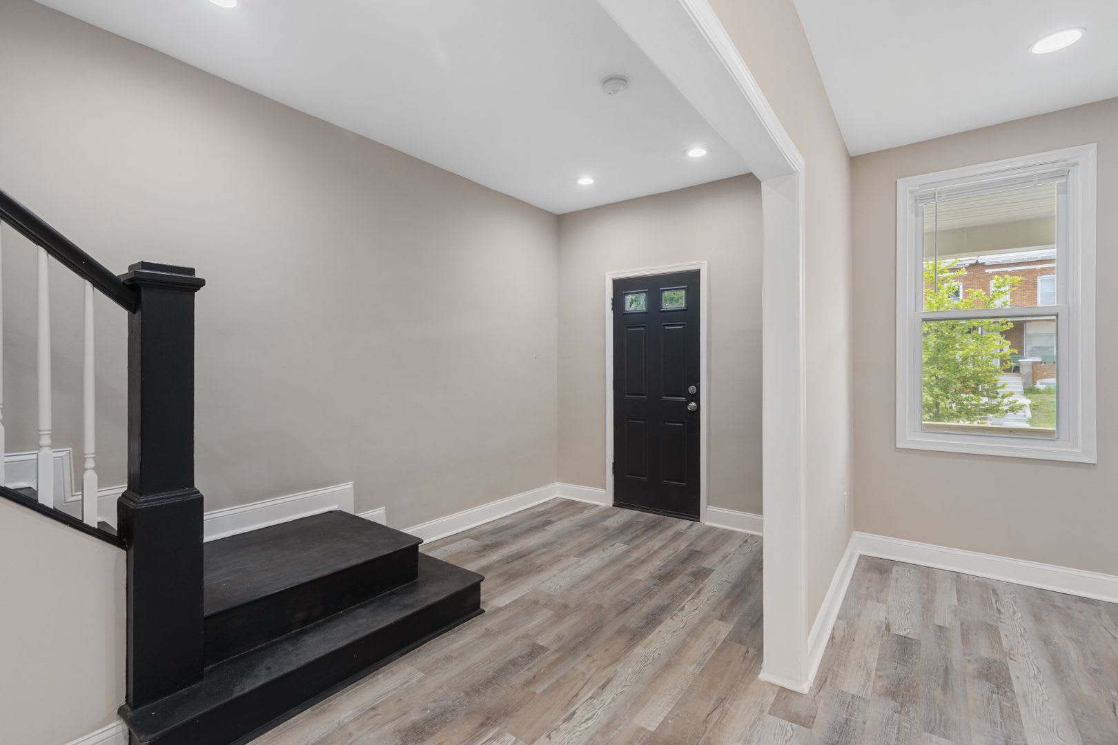 Newly Renovated 4 Bedroom Townhome For Rent – photo 4