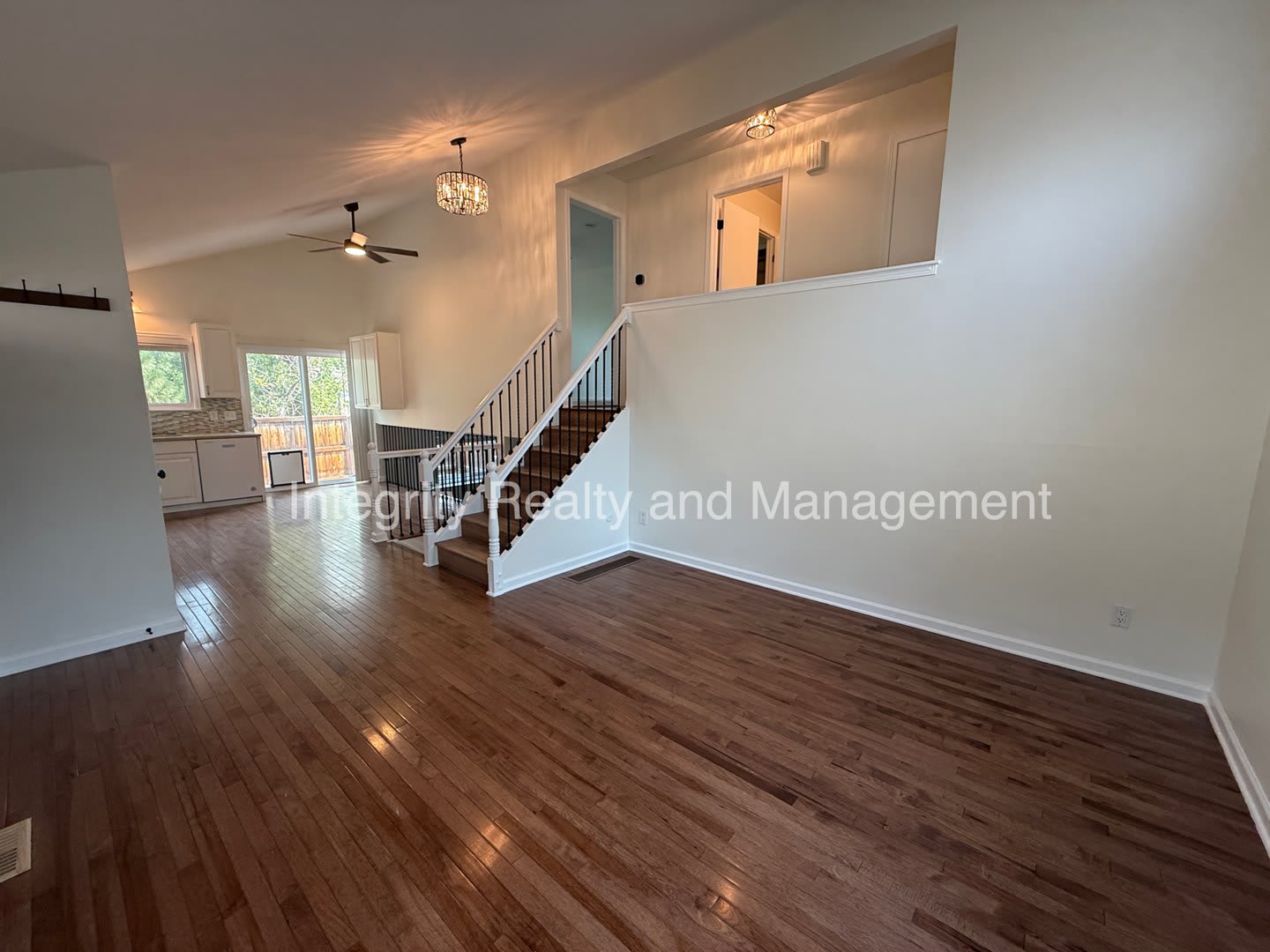 3 Bed/2 Bath, 1279 sqft – photo 5