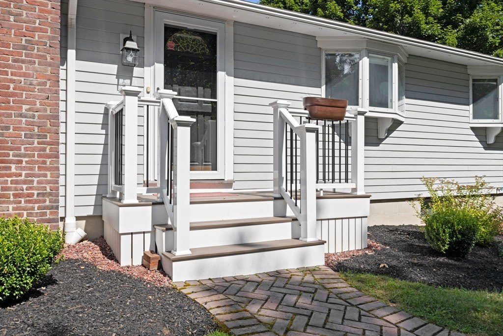 1093 Main St – photo 2