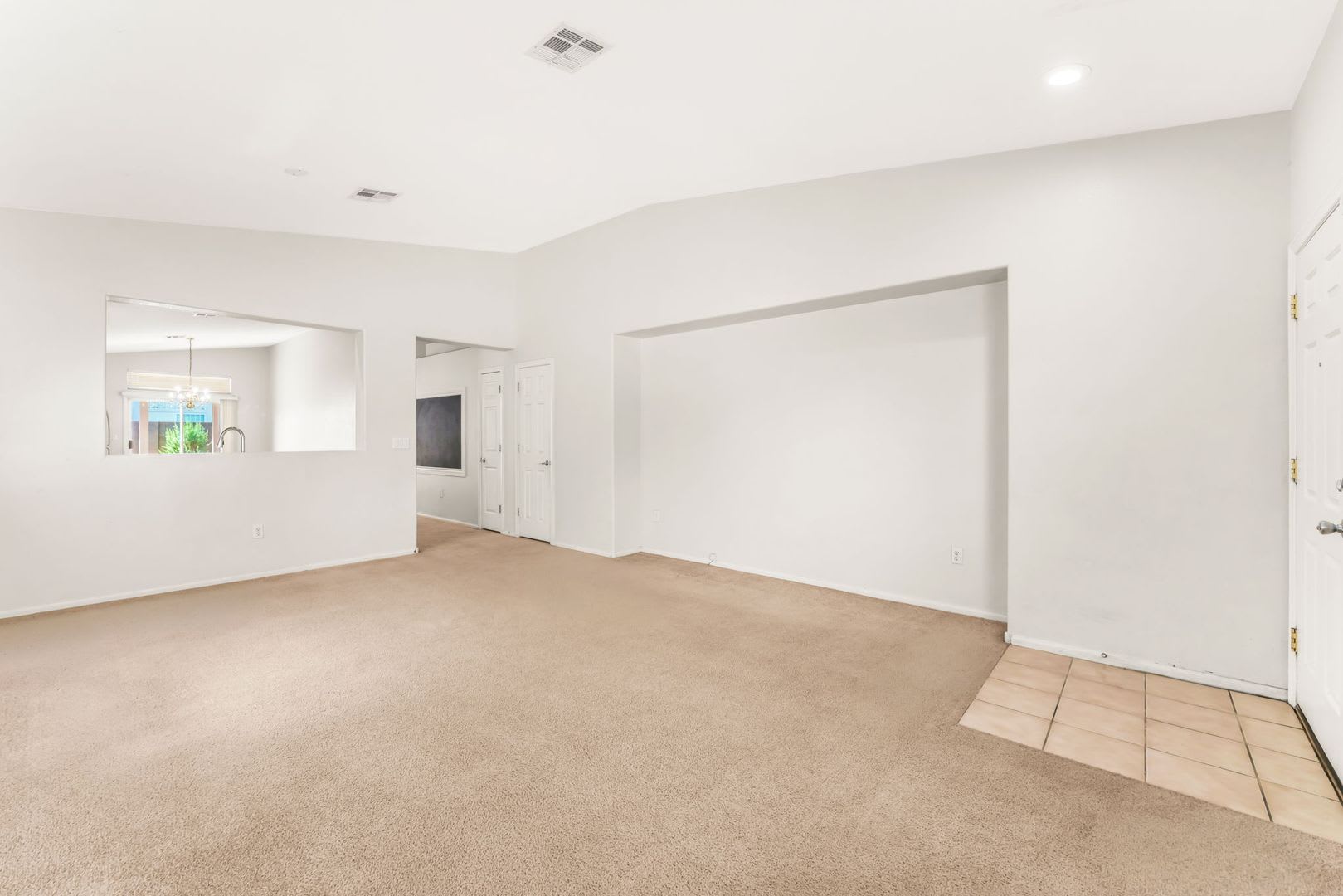 Charming Single Story Cul De Sac Home With A Spacious Versatile Layout – photo 4