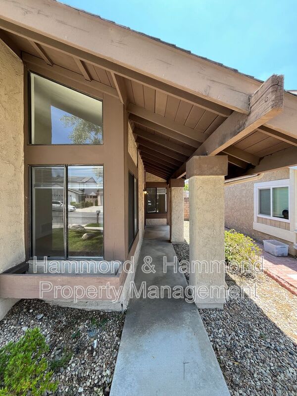 21812 Vintage St – photo 4