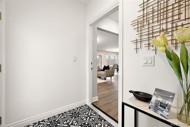 2080 Gladstone, Unit 1 Street – photo 2