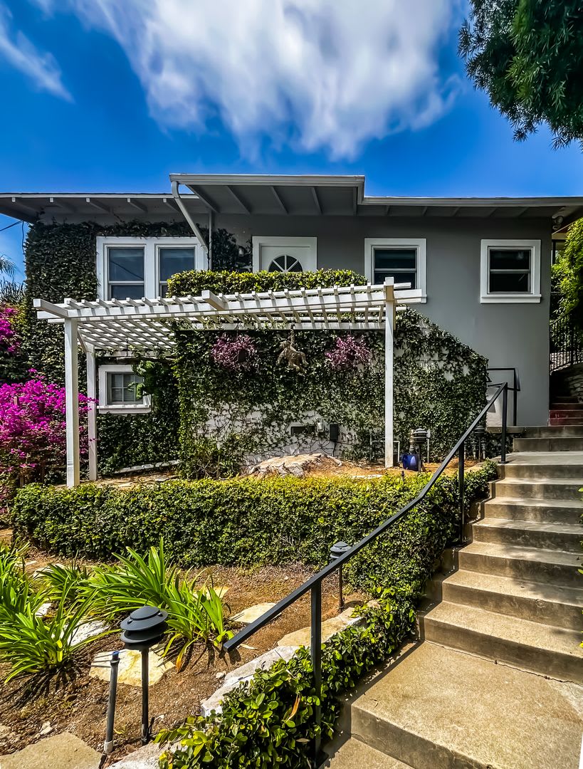 *OPEN HOUSE Sun 8/30 1pm-2pm* Unbelievable Stand-Alone 2-Bedroom House in Prime West Hollywood Hills – photo 2